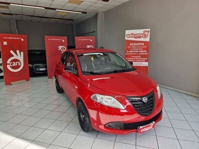 Usato 2015 Lancia Ypsilon 1.2 Benzin 69 CV (9.490 €)