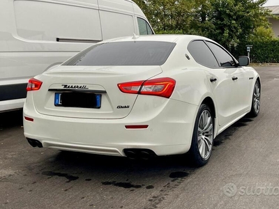 Usato 2015 Maserati Ghibli 3.0 Diesel 275 CV (34.999 €)