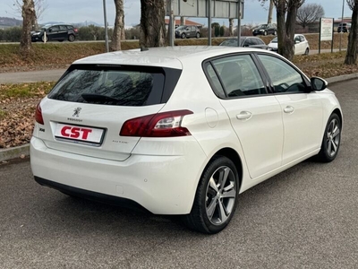Usato 2015 Peugeot 308 1.2 Benzin 110 CV (9.900 €)