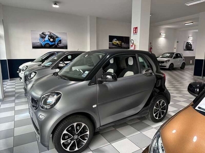 Usato 2015 Smart ForTwo Coupé 1.0 Benzin 71 CV (12.400 €)