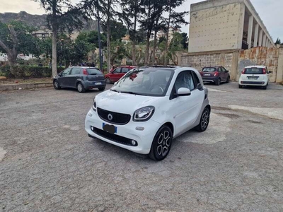 Usato 2015 Smart ForTwo Coupé 1.0 Benzin 71 CV (12.500 €)