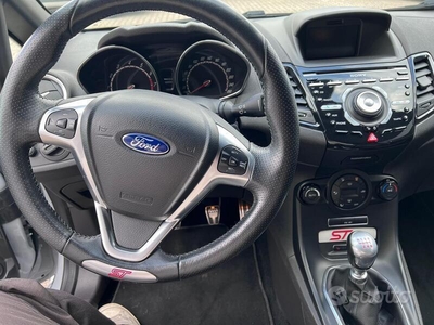 Usato 2016 Ford Fiesta 1.6 Benzin 200 CV (18.500 €)