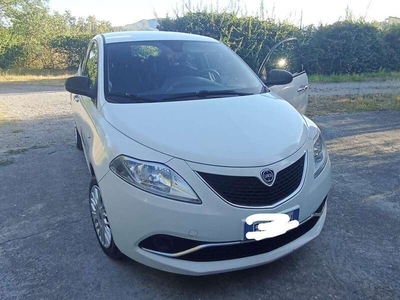 Usato 2017 Lancia Ypsilon 1.2 Benzin 69 CV (8.800 €)