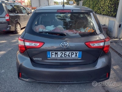 Usato 2017 Toyota Yaris 1.0 Benzin 65 CV (10.500 €)