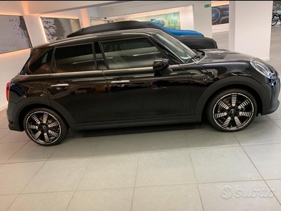 Usato 2021 Mini Cooper 1.5 Benzin 136 CV (24.500 €)