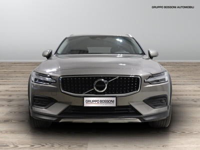 Usato 2021 Volvo V60 CC 2.0 Benzin 197 CV (36.900 €)