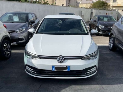 Usato 2021 VW Golf VIII 1.5 El_Benzin 150 CV (27.000 €)