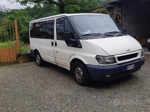 Ford transit 9 posti anno 2004