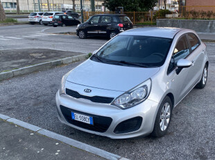 Kia Rio 1.1 CRDI 75cv diesel 134.000km euro 5 2012