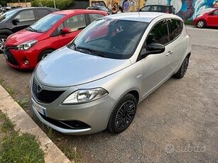 Lancia Ypsilon 1.2 69 CV 5 porte S&S Gold