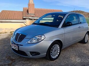 Lancia Ypsilon 1.3 MJT 75 CV Unyca