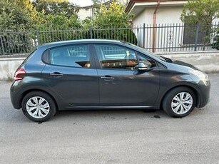 Peugeot 208 - 2014