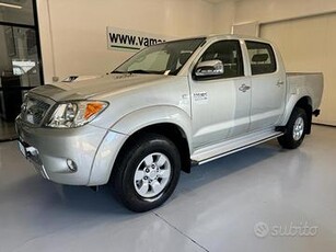 TOYOTA Hilux 3.0 D-4D 4WD 4p. Double Cab *UNICOP