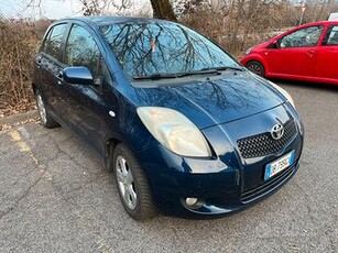 Toyota yaris 1.3 benzina 5 porte