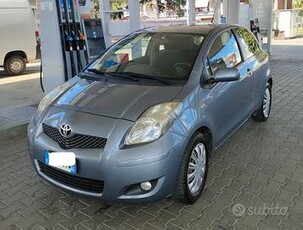 TOYOTA Yaris - 2010 GPL