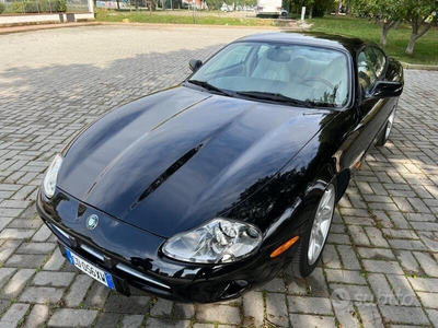 Usato 1999 Jaguar XK8 4.0 Benzin 284 CV (19.000 €)