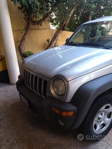 Usato 2005 Jeep Cherokee Diesel (3.000 €)