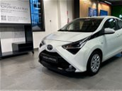 Toyota Aygo Connect 1.0 VVT-i 72 CV 5 porte x-play del 2019 usata a Catanzaro