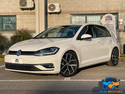 2017 VOLKSWAGEN Golf