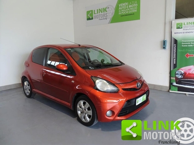 TOYOTA Aygo 1.0 12V VVT-i 5 porte Tobasco -OK Neopatentati Usata