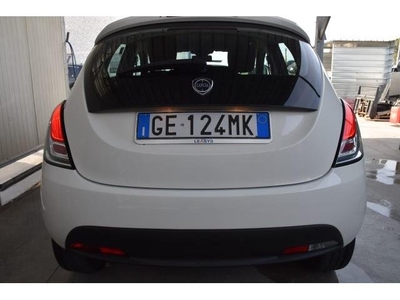 LANCIA YPSILON 1.0 FireFly 5 porte S&S Hybrid Ecochic Silver