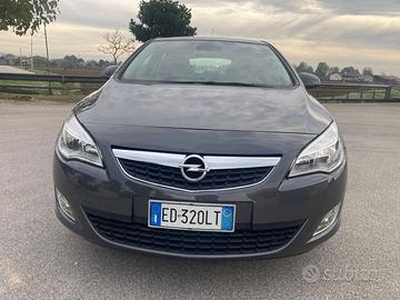 OPEL Astra 4ª serie - 2010