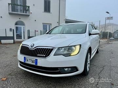 SKODA Superb 1.6tdi my14 Autocarro IVA - 2014