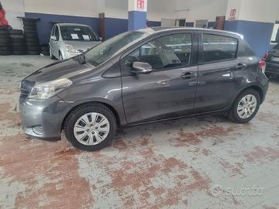 Toyota Yaris 1.0 5 porte Lounge unico proprietario