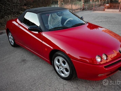 Usato 2000 Alfa Romeo GTV 1.7 Benzin 144 CV (13.800 €)