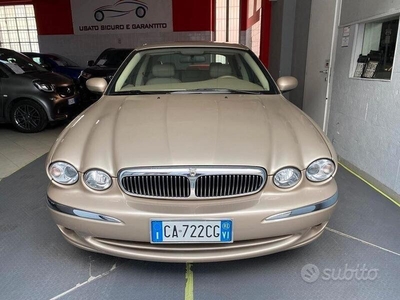 Usato 2002 Jaguar X-type 2.1 Benzin 156 CV (9.500 €)