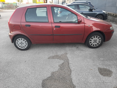 Usato 2003 Fiat Punto 1.2 Benzin 80 CV (2.500 €)