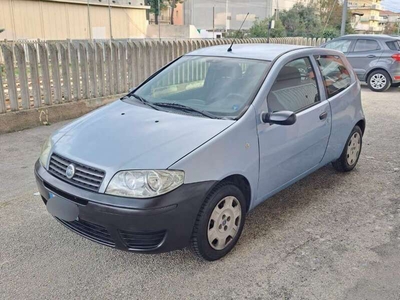Usato 2005 Fiat Punto 1.2 Benzin 60 CV (1.950 €)