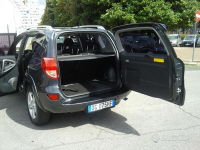 Usato 2007 Toyota RAV4 2.2 Diesel 177 CV (4.500 €)