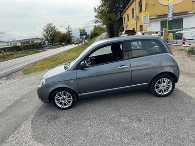 Usato 2012 Lancia Ypsilon 1.2 Benzin 69 CV (3.500 €)