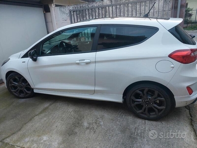 Usato 2018 Ford Fiesta 1.0 Benzin 100 CV (11.000 €)