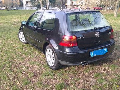 VOLKSWAGEN Golf 4ª serie - 2000