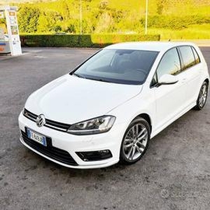 Volkswagen Golf VII 1.6 110 cv r-line