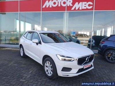 Volvo XC60 2.0 B4 Momentum awd Automatica, IVA deducibile