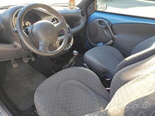 Usato 2002 Ford Ka 1.3 Benzin 60 CV (2.000 €)