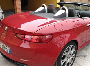 Usato 2006 Alfa Romeo Spider 3.2 Benzin 260 CV (49.000 €)