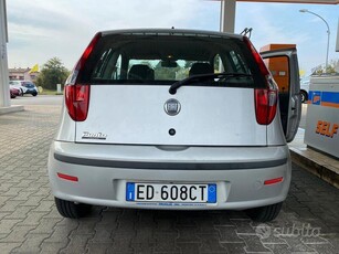 Usato 2010 Fiat Punto 1.2 Benzin 60 CV (2.100 €)