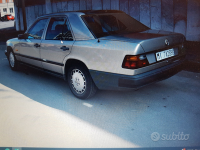 Usato 1986 Mercedes E200 Benzin (3.400 €)