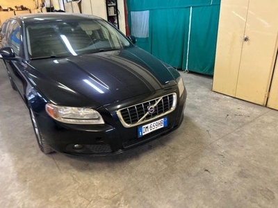 VOLVO V70 2.4 D Momentum