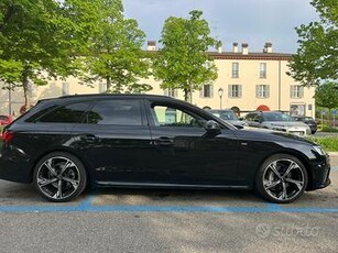Audi A4 Avant TDI S-line 204 cv black edition
