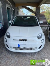 FIAT 500 e 42 kWh / La Prima berlina Usata