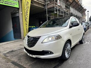 Lancia Ypsilon 1.2 *PELLE - TETTO-FARI Xenon- Tom