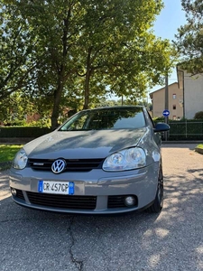 Usato 2004 VW Golf V 1.6 Benzin 116 CV (7.000 €)