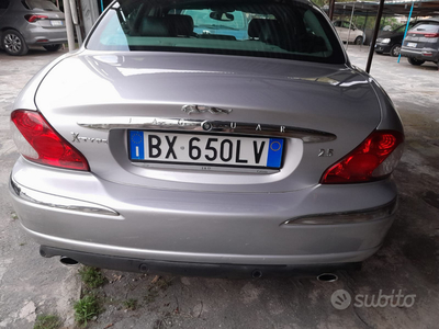 Usato 2005 Jaguar X-type 2.1 Benzin 156 CV (4.500 €)