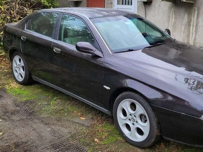 Usato 2001 Alfa Romeo 166 3.0 Benzin 226 CV (4.000 €)