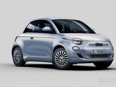 FIAT La Nuova 500e Icon Berlina tua con 250,00